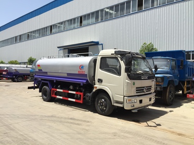 家家通携手机电之家发布新款智能洒水车，引领环保清洁新风尚